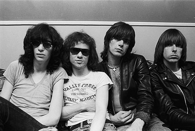Ramones Backstage BL 2